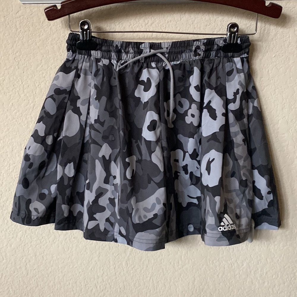 Women's adidas High-Waisted Graphic Shorts Size S - Picture 4 of 10